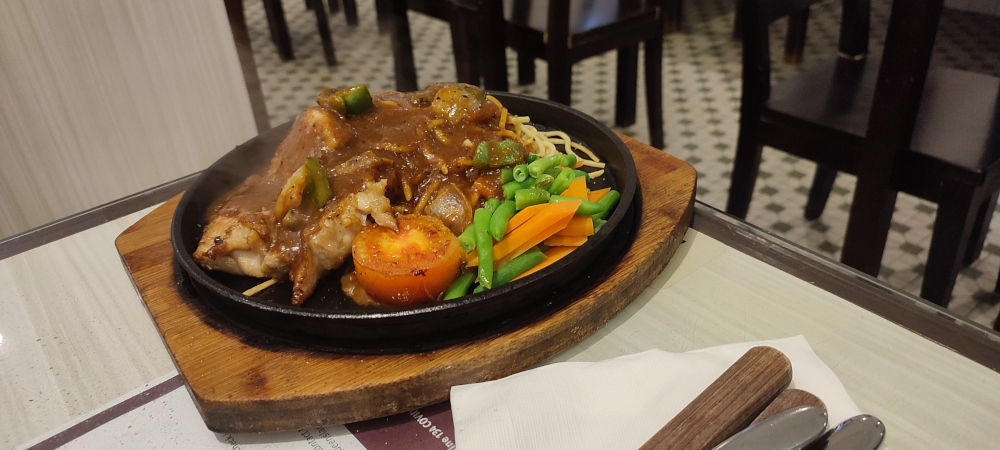 Sizzling Steak  - Ho Lin Wah Restaurant